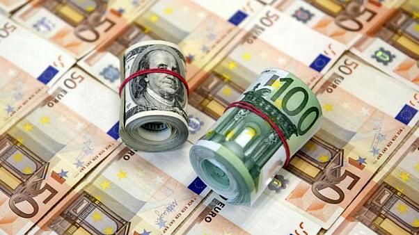 برابری یورو و دلار